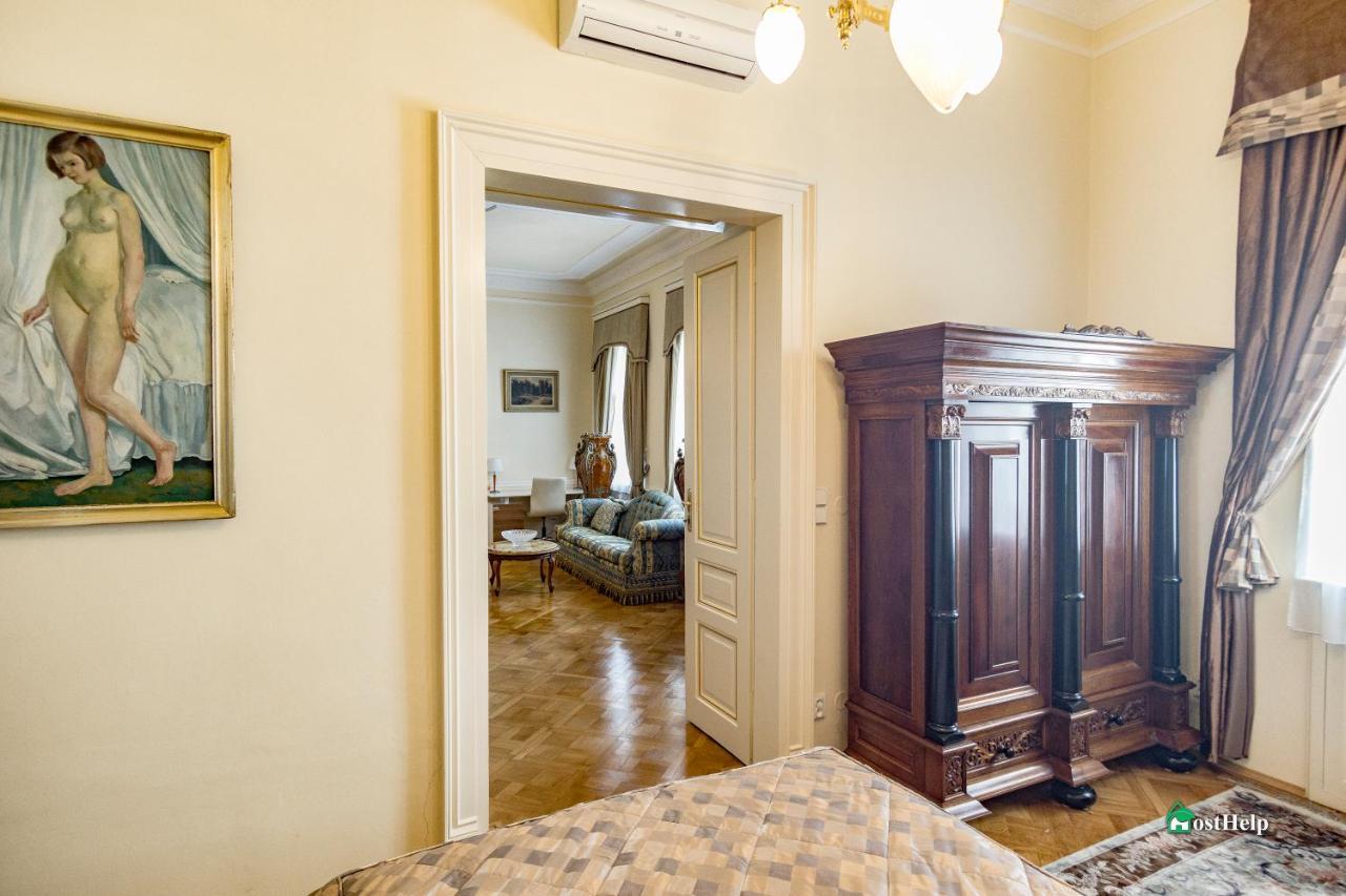 Villa With Hot-Tub, Terrace And Garden, Wenceslass Square Prag Dış mekan fotoğraf
