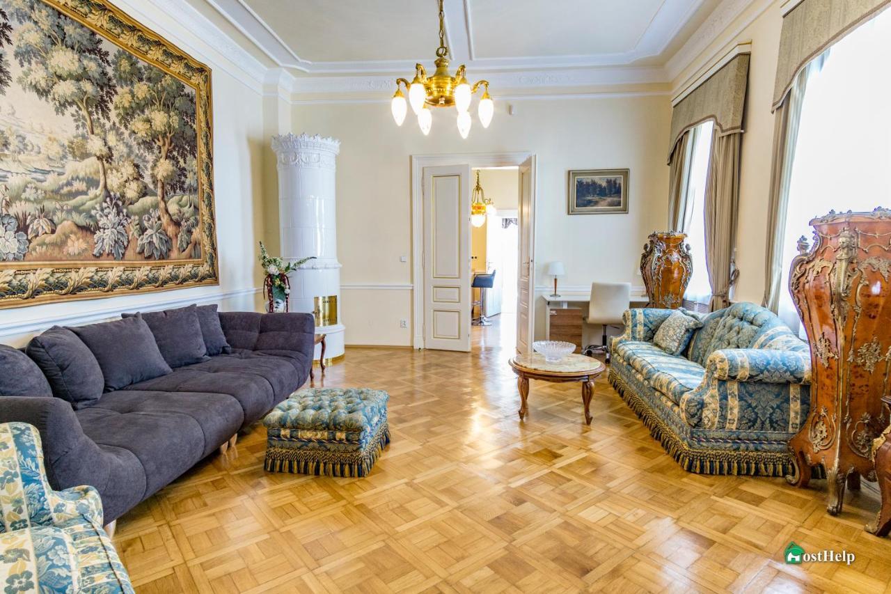 Villa With Hot-Tub, Terrace And Garden, Wenceslass Square Prag Dış mekan fotoğraf
