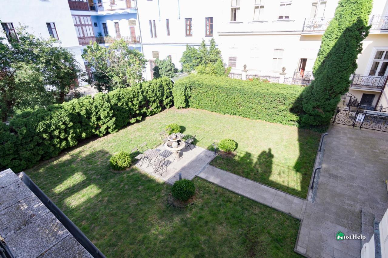 Villa With Hot-Tub, Terrace And Garden, Wenceslass Square Prag Dış mekan fotoğraf