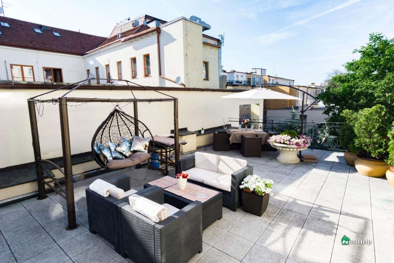 Villa With Hot-Tub, Terrace And Garden, Wenceslass Square Prag Dış mekan fotoğraf