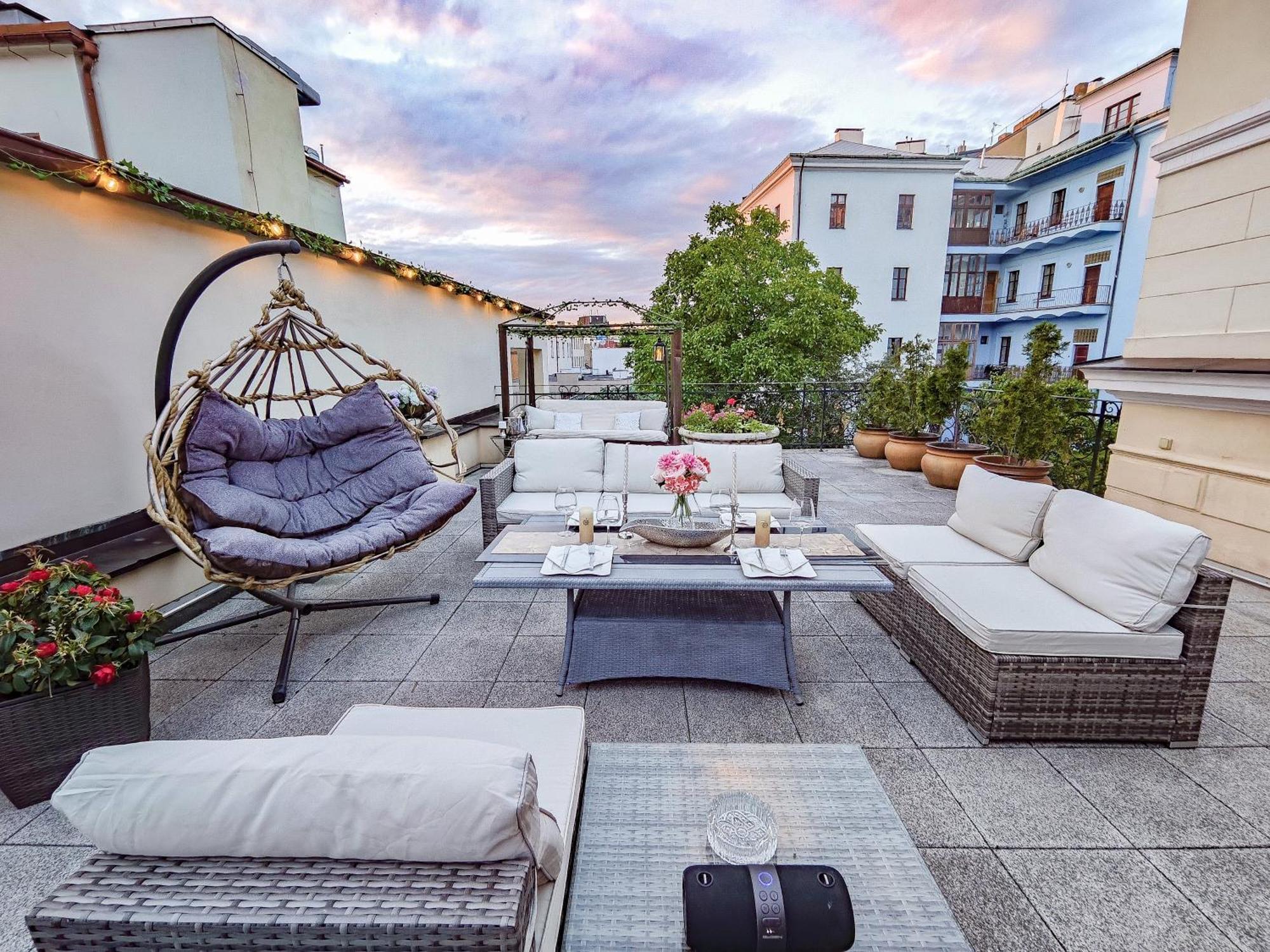 Villa With Hot-Tub, Terrace And Garden, Wenceslass Square Prag Dış mekan fotoğraf