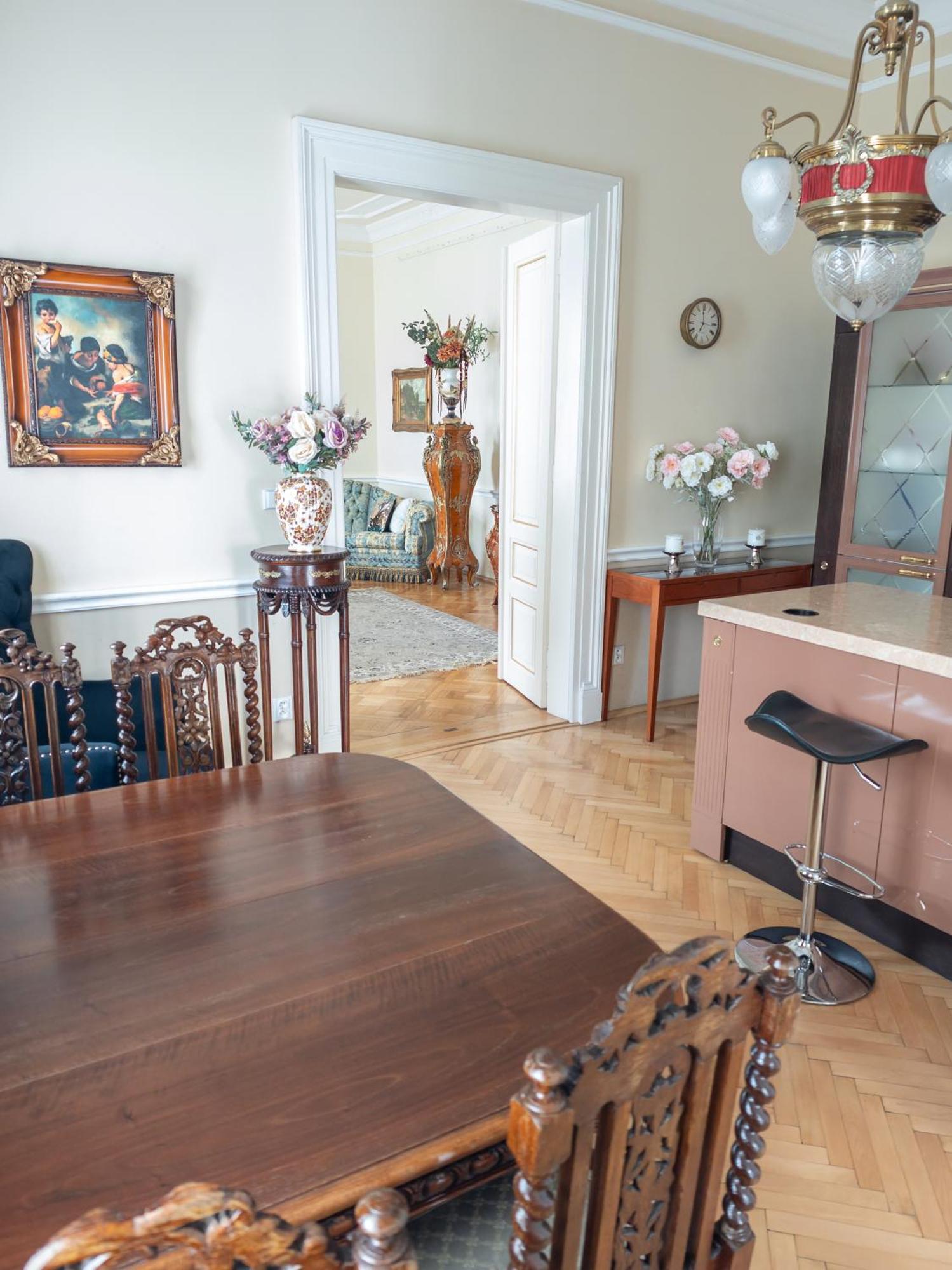 Villa With Hot-Tub, Terrace And Garden, Wenceslass Square Prag Dış mekan fotoğraf